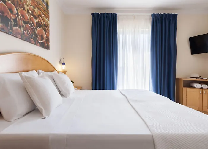 Bayview By St Hotel 3*